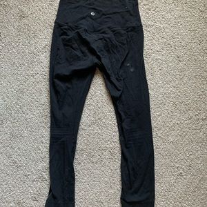 Black cropped lululemon leggings